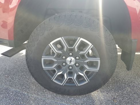 Used 2025 Chevrolet Colorado Z71 w/ Technology Package image 5