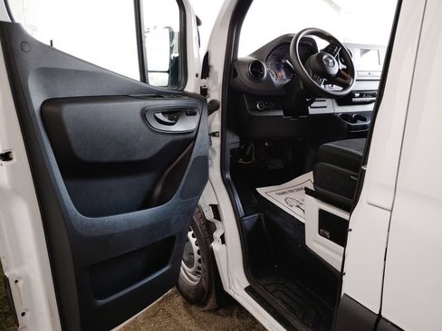 Used 2024 Mercedes-Benz Sprinter 2500 image 18
