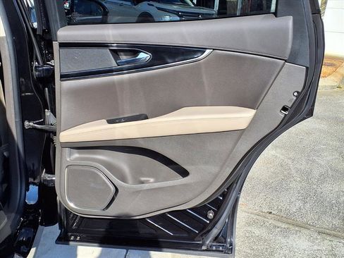 Used 2022 Lincoln Nautilus FWD image 12