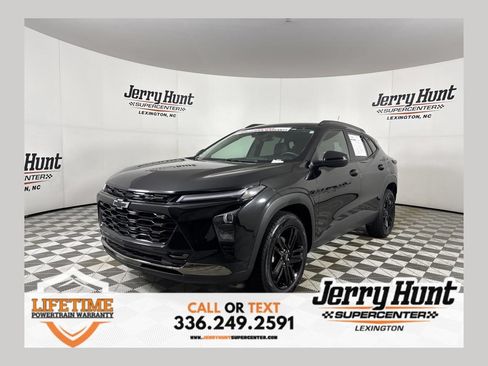 Used 2024 Chevrolet Trax ACTIV FWD image 1