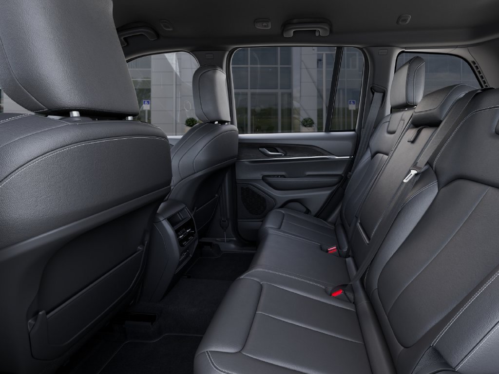 New 2025 Jeep Grand Cherokee Limited w/ Black Appearance Package AWD/4WD image 24