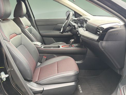 Certified 2025 Nissan Kicks SR FWD image 11