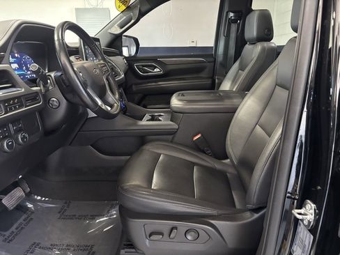 Used 2023 Chevrolet Suburban Z71 w/ Luxury Package image 28