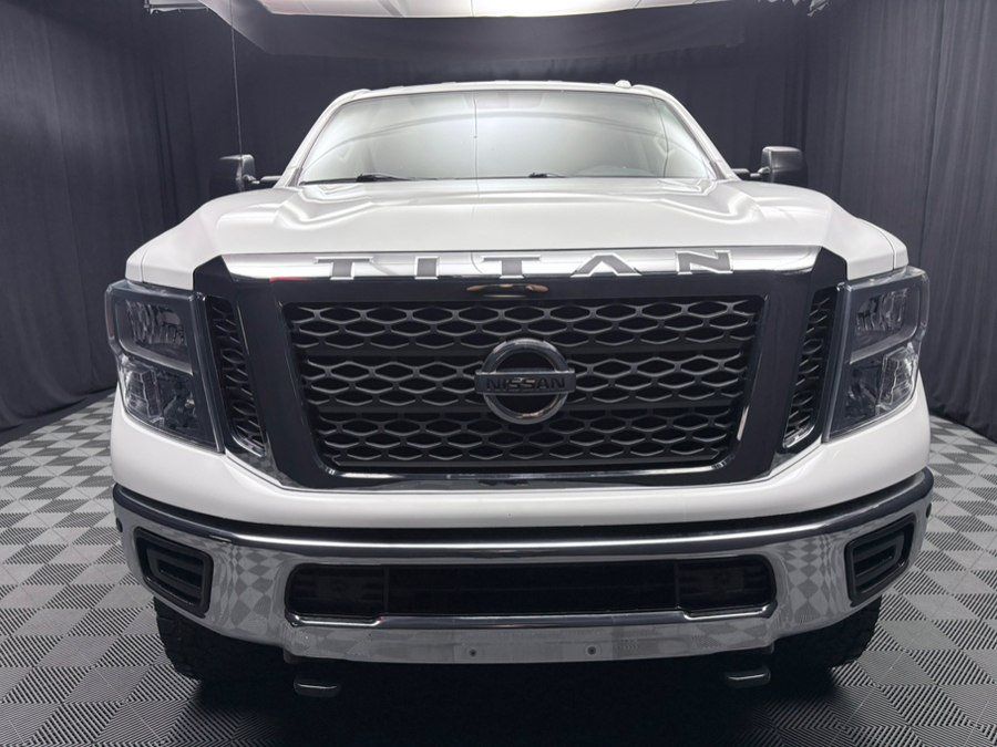 Used 2018 Nissan Titan XD 4x4 Crew Cab SV w/ SV Convenience Package image 9