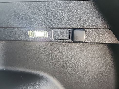 Certified 2025 Chevrolet Equinox ACTIV w/ Convenience Package III AWD/4WD image 40