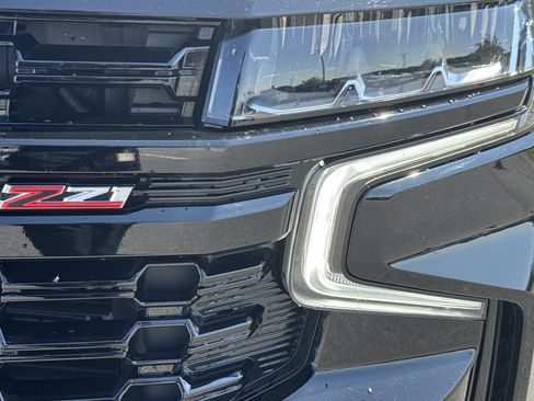 Used 2024 Chevrolet Tahoe Z71 w/ Luxury Package AWD/4WD image 5