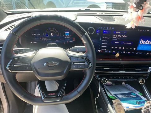 Used 2024 Chevrolet Traverse RS FWD image 6