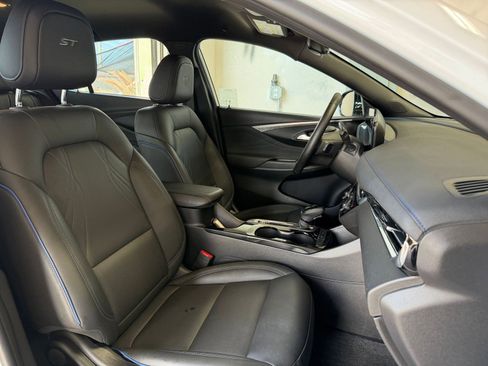 Used 2025 Buick Envista Sport Touring image 34