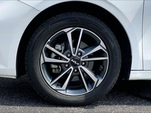 Used 2024 Kia Forte LXS FWD image 8
