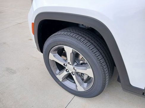New 2026 Jeep Grand Cherokee L Limited AWD/4WD image 33