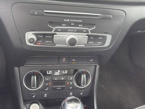 Used 2017 Audi Q3 2.0T Prestige w/ Prestige Package image 19