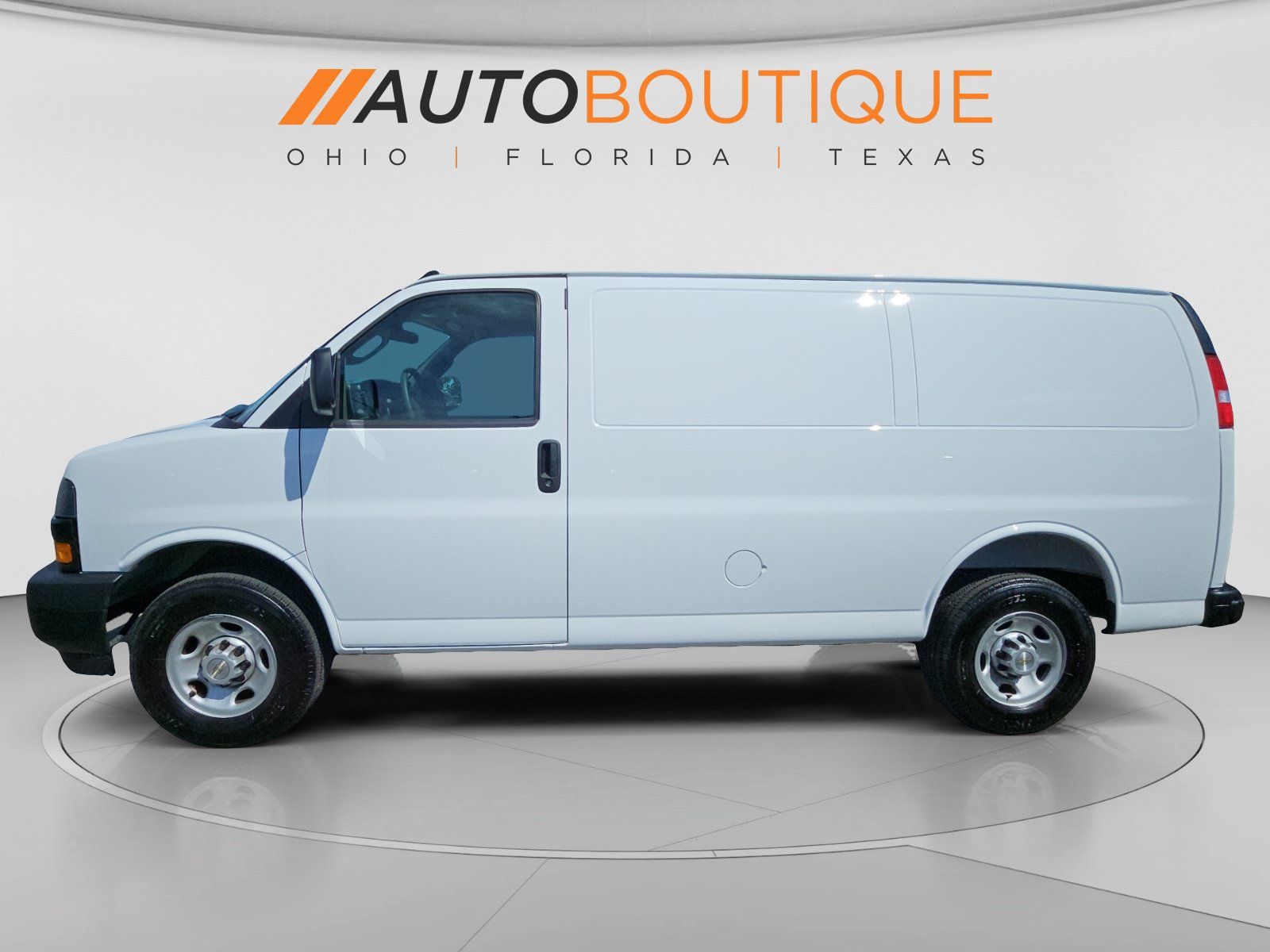 Used 2025 Chevrolet Express 2500 w/ Enhanced Convenience Package RWD image 3