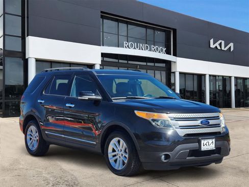 Used 2013 Ford Explorer XLT image 3