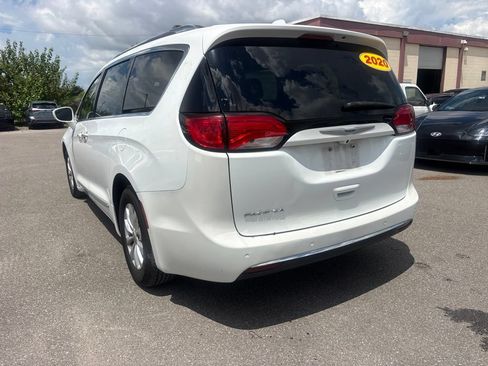 Used 2020 Chrysler Pacifica Touring-L FWD image 5