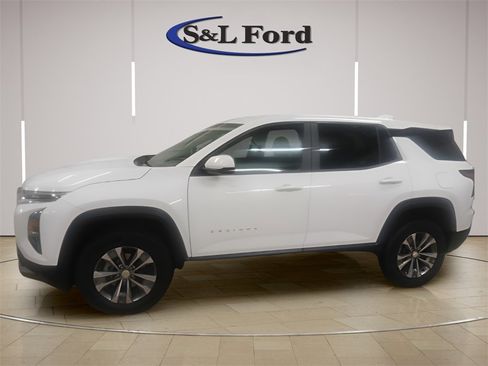 Used 2025 Chevrolet Equinox LT image 2