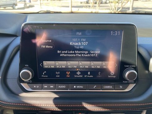 Used 2025 Nissan Rogue SV image 23