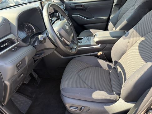 Certified 2024 Toyota Highlander LE AWD/4WD image 19
