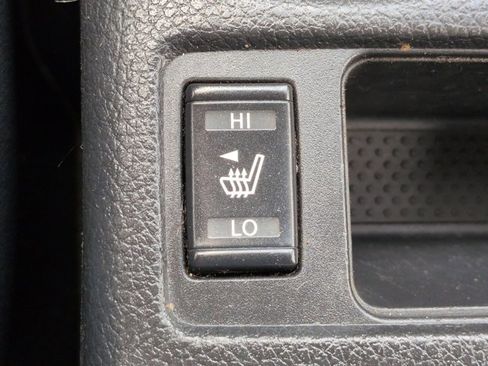 Used 2018 Nissan Rogue SV w/ Premium Package image 24