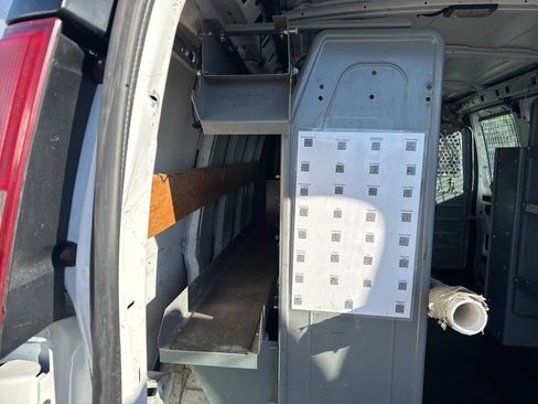 Used 2015 Chevrolet Express 2500 RWD image 18
