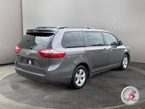 Used 2017 Toyota Sienna LE FWD image 7