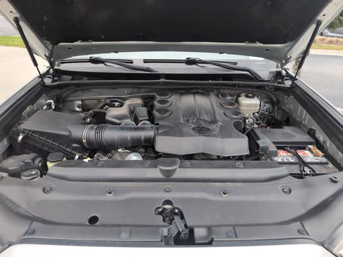 Used 2018 Toyota 4Runner SR5 image 33