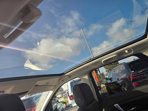 Used 2025 Land Rover Discovery Sport S image 21