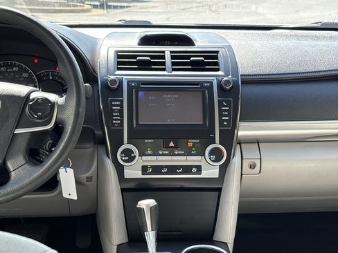 Used 2012 Toyota Camry LE FWD image 27