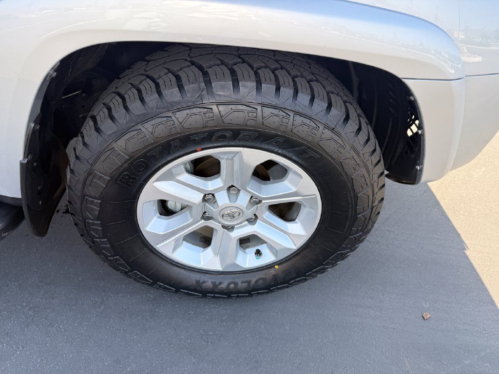 Used 2022 Toyota 4Runner SR5 Premium w/ Moonroof Package RWD image 28