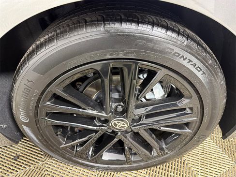 Used 2025 Toyota Camry SE image 19