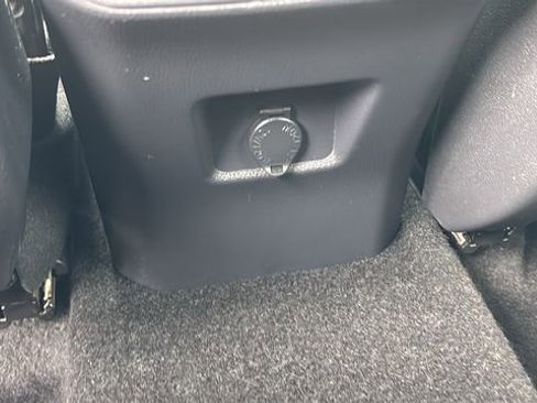 Used 2025 Toyota RAV4 LE AWD/4WD image 8