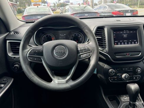 Used 2019 Jeep Cherokee Latitude w/ Popular Appearance Group image 16