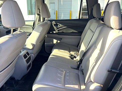 Used 2016 Honda Pilot Touring image 8