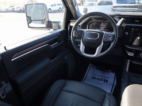 Used 2025 GMC Sierra 3500 Denali w/ Denali Reserve Package image 19