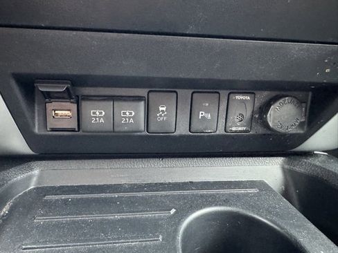 Used 2020 Toyota Tundra Platinum image 29