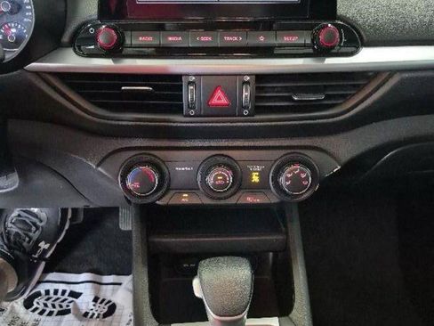 Used 2022 Kia Forte LXS FWD image 12