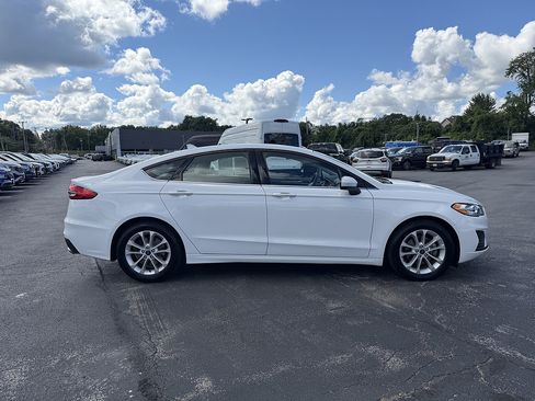 Used 2020 Ford Fusion SE FWD image 8