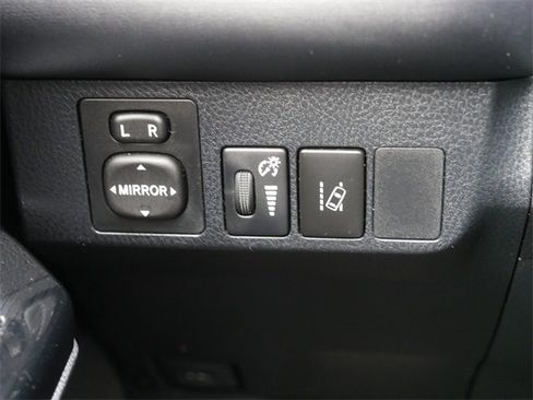 Used 2016 Toyota RAV4 Limited image 23