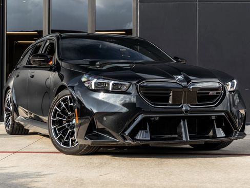 Used 2025 BMW M5 Touring image 2