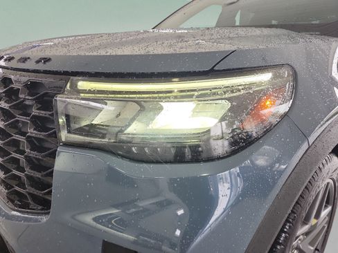 Certified 2025 Ford Explorer ST-Line w/ Premium Package RWD image 32