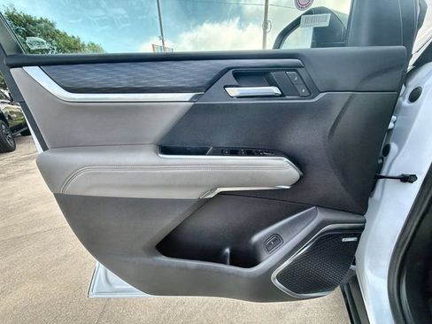 Certified 2026 GMC Acadia Elevation w/ Elevation Premium Package FWD image 21