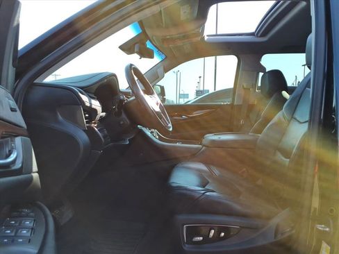 Used 2018 Cadillac Escalade Luxury image 16