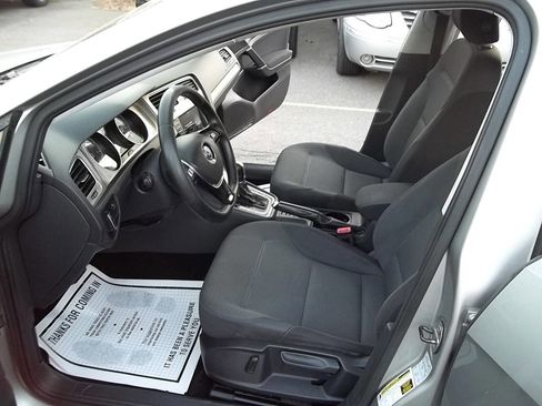 Used 2016 Volkswagen Golf S image 7