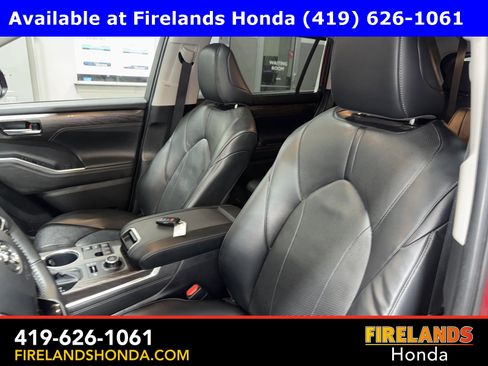 Used 2023 Toyota Highlander Limited image 14