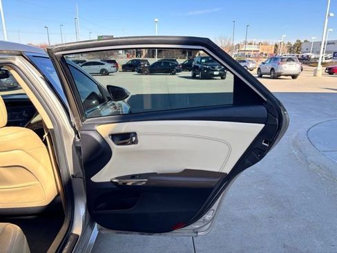 Used 2015 Toyota Avalon Limited image 24