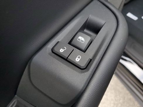 New 2025 Jeep Grand Cherokee Altitude image 15