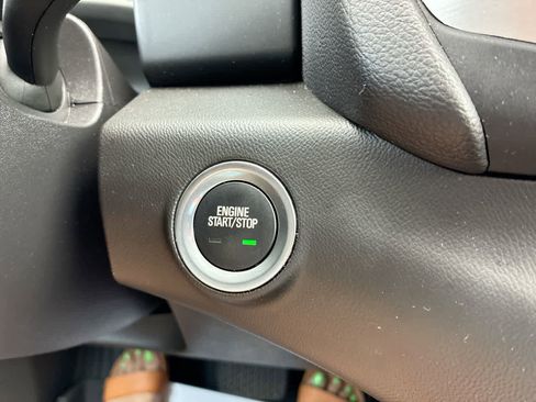 Used 2023 GMC Terrain SLT image 16