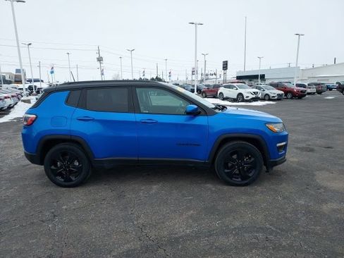 Used 2021 Jeep Compass Latitude image 2