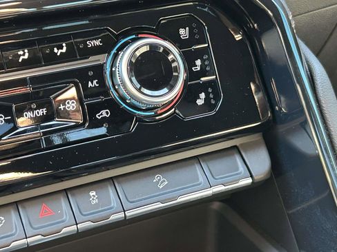 Used 2025 GMC Sierra 2500 AT4 w/ AT4 Premium Plus Package image 23