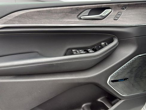 Used 2022 Jeep Grand Cherokee Overland w/ Advanced Protech Group III image 25