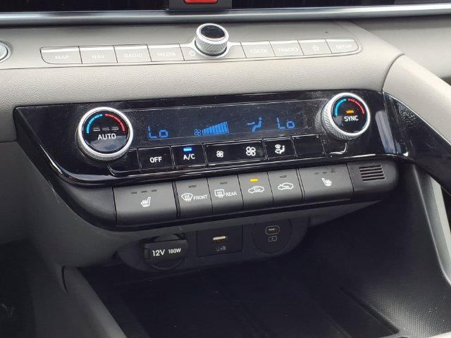 Used 2025 Hyundai Elantra SEL FWD image 24